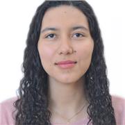 Psicóloga educativa imparte clases para reforzar temas académicos